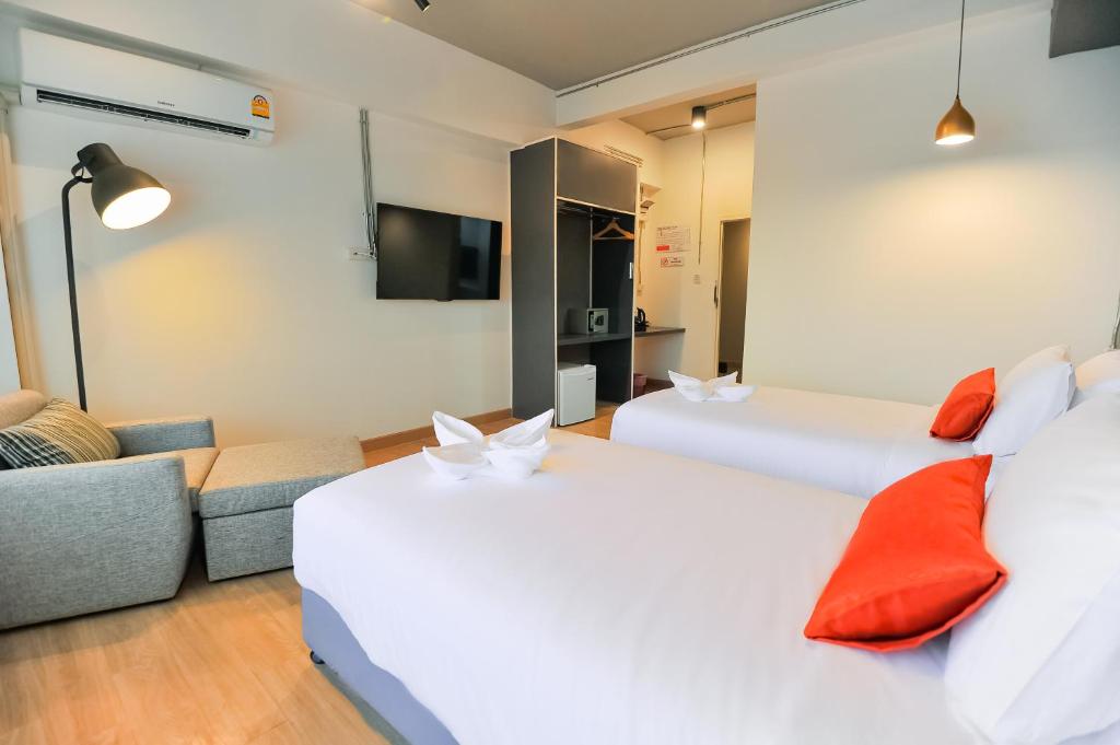 Deluxe Double or Twin Room with City View
